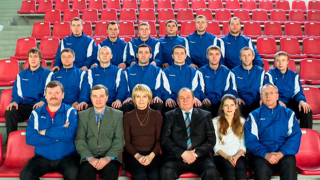 Команда и администрация гандбольного клуба "Машека". Сезон 2007-2008